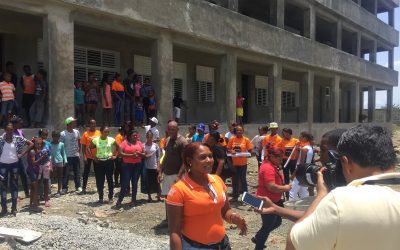 La directora regional de educación se compromete a apoyar el liceo de Guanito